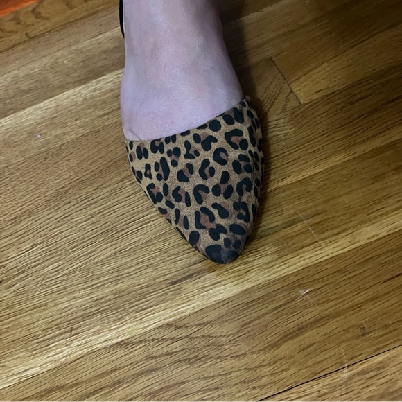 Leopard flat shoes by Gap are in like new condition. Size 9 - Picture 9 of 12